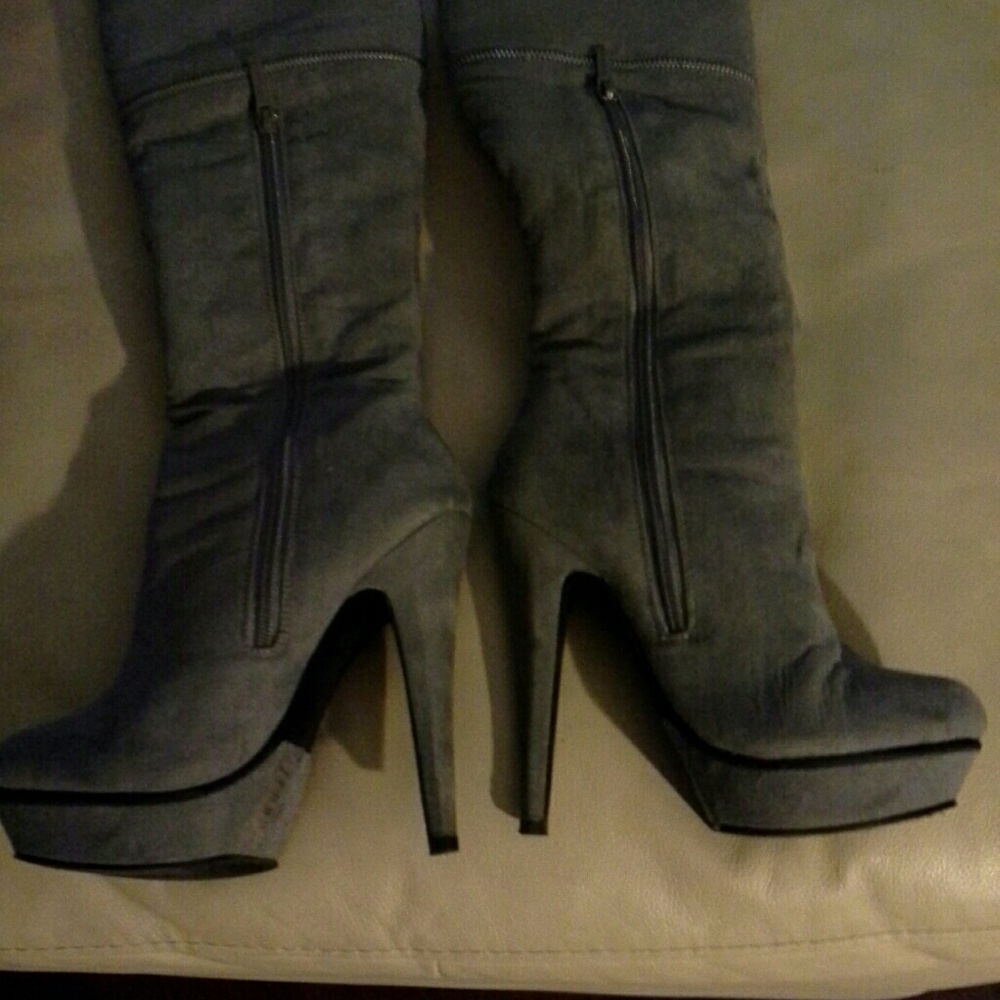 Boots - Picture 2 of 3
